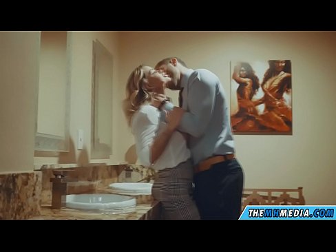 ❤️ Büyük memeli bir sarışın seni umumi tuvalette baştan çıkardığında ❤️❌ Sürtükler tr.porngifer.ru ️❤